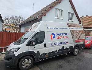 Zateplení stropu rodinného domu pomocí foukané izolace